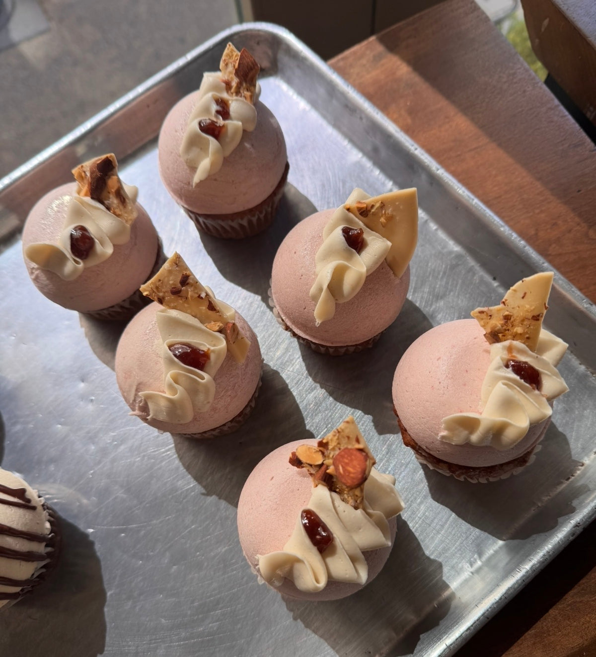 ORGANIC/GLUTEN-FREE/PLANT-RICH ------- SPECIALTY CUPCAKES