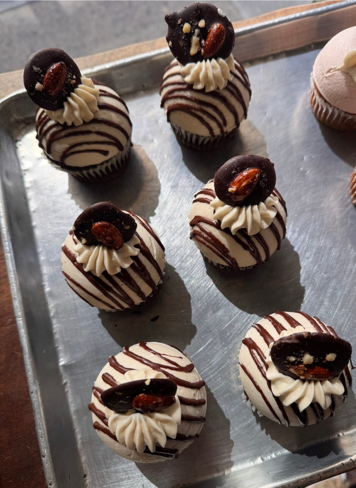 ORGANIC/GLUTEN-FREE/PLANT-RICH ------- SPECIALTY CUPCAKES