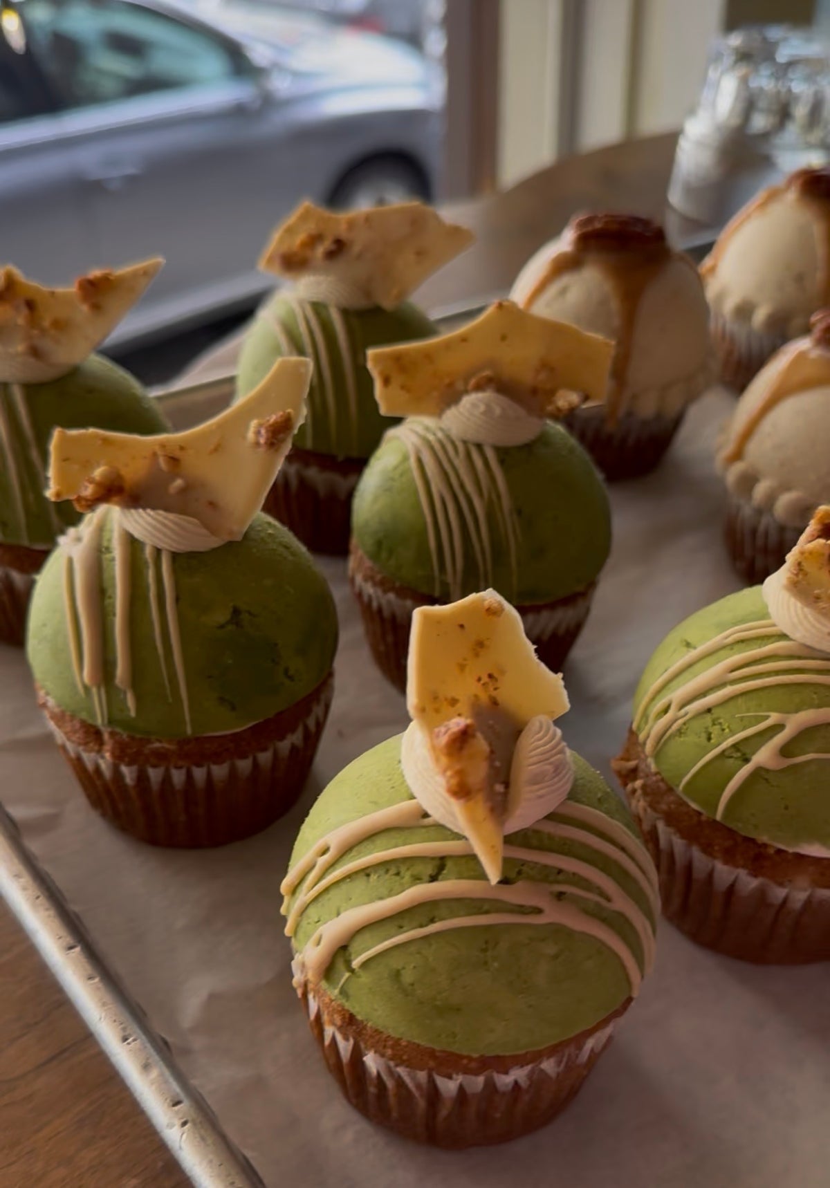 ORGANIC/GLUTEN-FREE/PLANT-RICH ------- SPECIALTY CUPCAKES